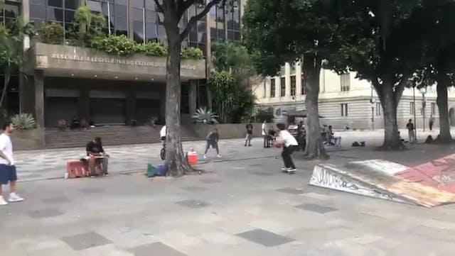 Skateboard Touch Down !