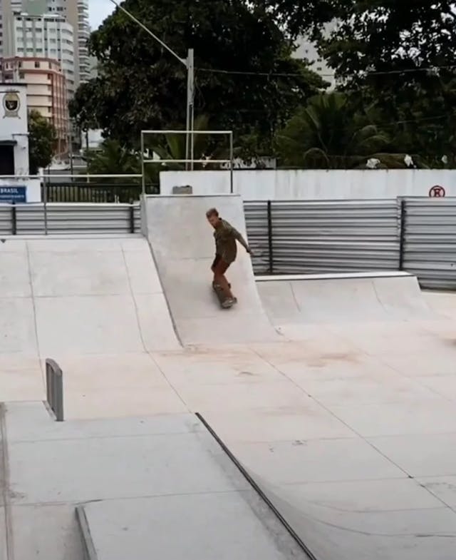 Switch F/S Grind Gnarly Spot